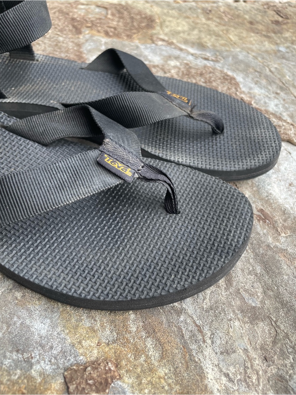 original black ankle strap Teva flip flops - Picture 3 of 5
